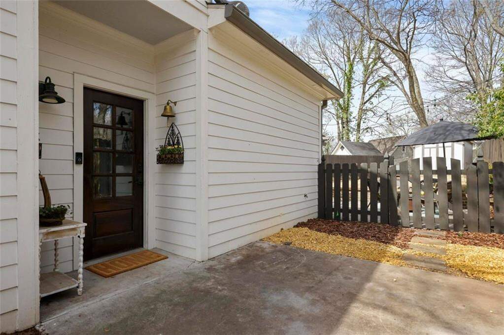custom residence in historic Marietta district side door driveway
