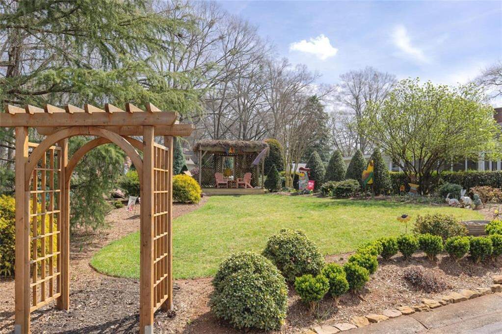 custom residence in historic Marietta district garden