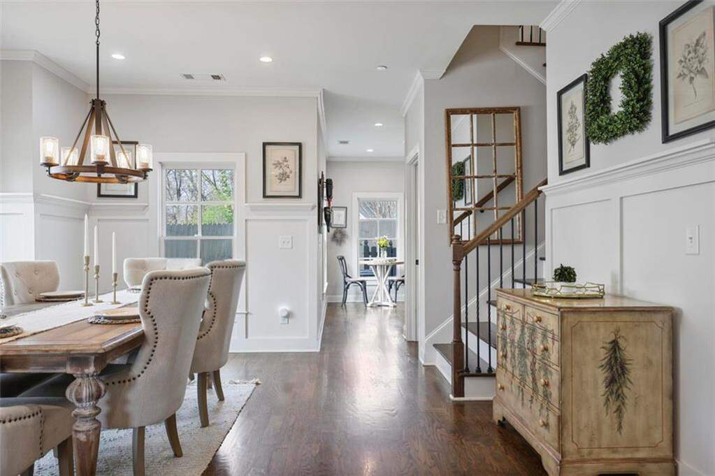 custom residence in historic Marietta district entryway